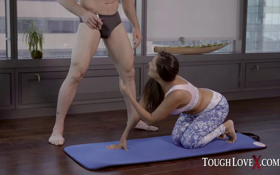 Toughlovex: Coach Karl Teaches Yoga!